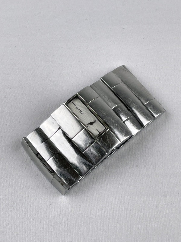 Elegante DKNY Damenarmbanduhr – Edelstahl, modernes Design