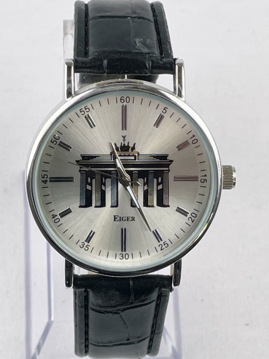 Eiger Armbanduhr mit Brandenburger Tor Zifferblatt – Silberfarben, Schwarz, Lederarmband