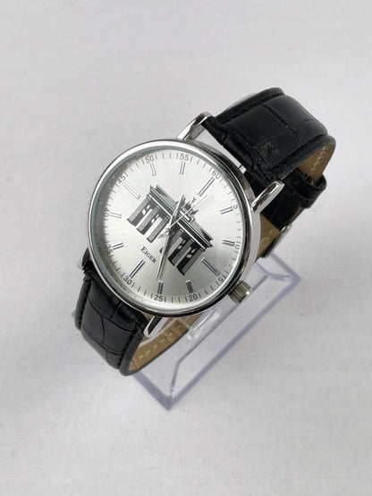 Eiger Armbanduhr mit Brandenburger Tor Zifferblatt – Silberfarben, Schwarz, Lederarmband
