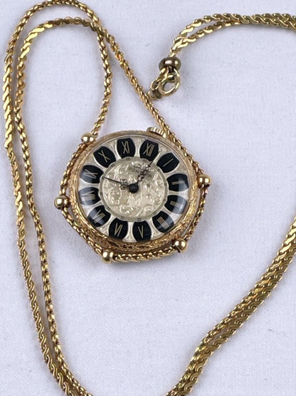 Elegante Pontina Kettenuhr – Goldfarben, Römische Ziffern, Graviertes Gehäuse