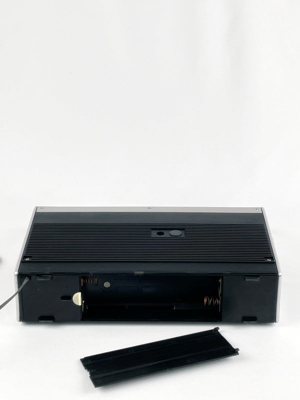 Telefunken Bajazzo Universal 401 – Vintage Transistorradio mit UKW, MW, LW & KW