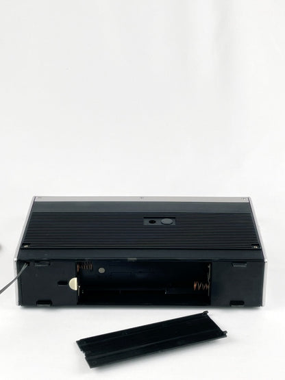 Telefunken Bajazzo Universal 401 – Vintage Transistorradio mit UKW, MW, LW & KW