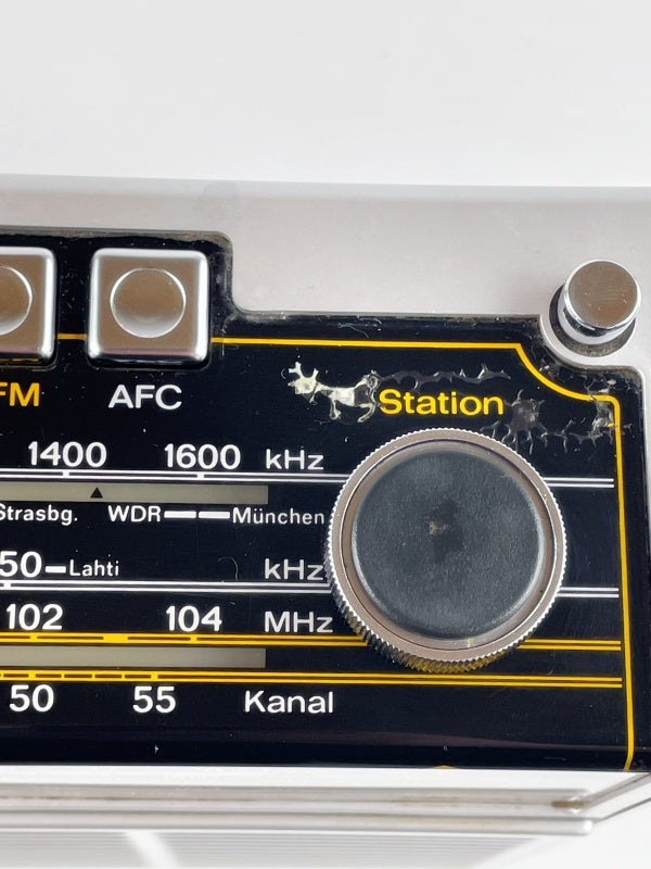 Telefunken Bajazzo Universal 401 – Vintage Transistorradio mit UKW, MW, LW & KW