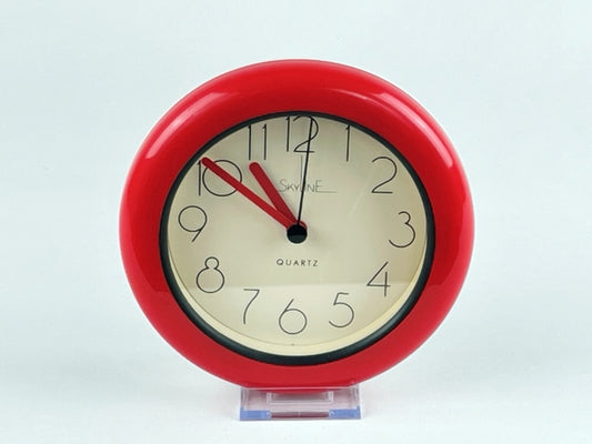 Skyline Quartz Wanduhr – Retro Design, Rot, Made in Germany
