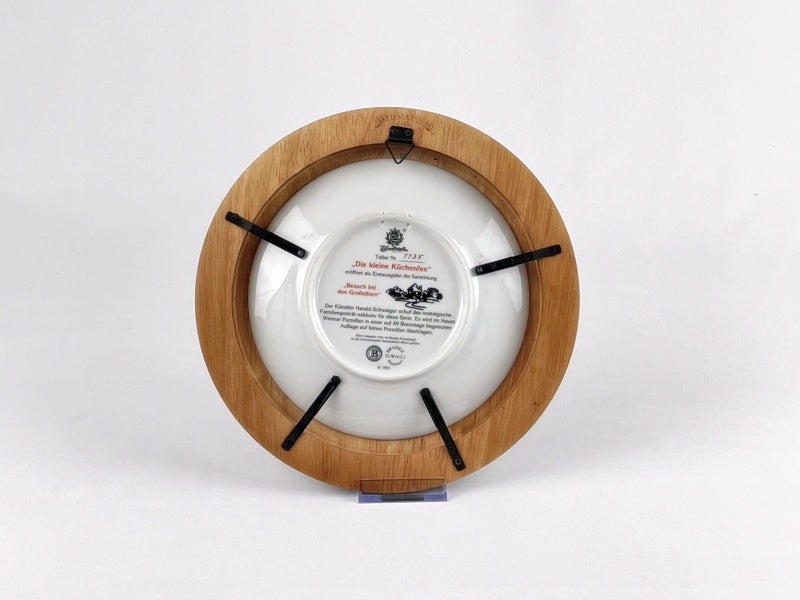 Sammlerteller Weimar Porzellan 1993 – Die kleine Küchenfee, limitiert, retro mit Holzrahmen