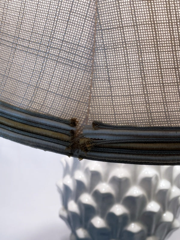 Tischlampe im Ananas-Design Vintage – Keramik & Holzsockel mit großem Stoffschirm