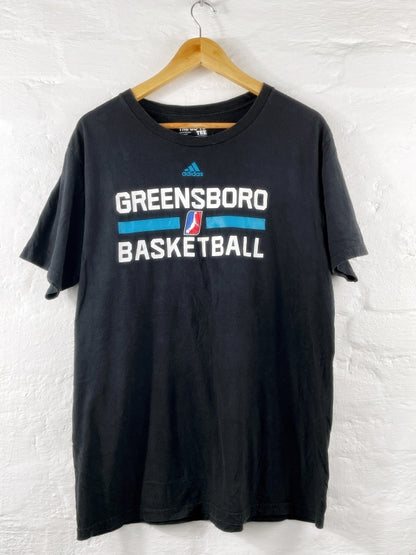adidas – Greensboro Basketball Retro T-Shirt L (The Go-To Tee, 100% Cotton)