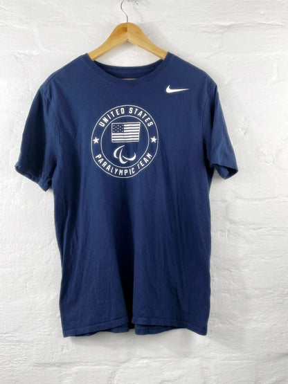 Nike – United States Paralympic Team T-Shirt (The Nike Tee, Size L)